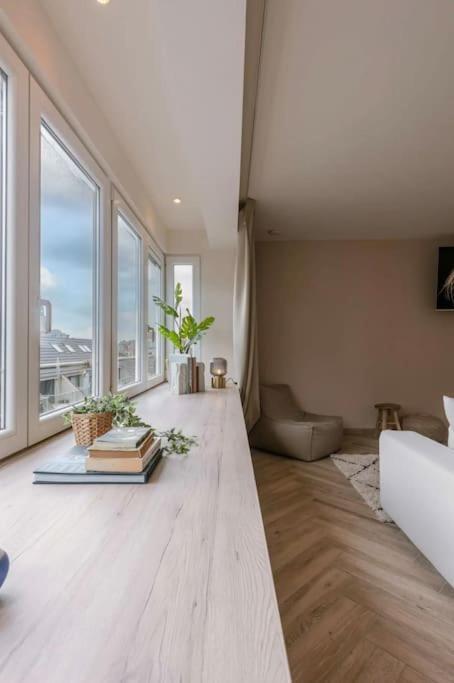 Juan - Stijlvol Appartement Met Uitzicht Op De Kaai Ostend Exterior photo