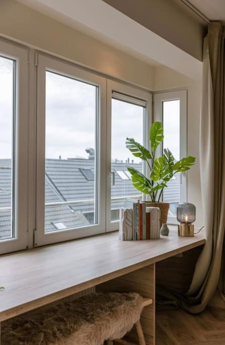 Juan - Stijlvol Appartement Met Uitzicht Op De Kaai Ostend Exterior photo