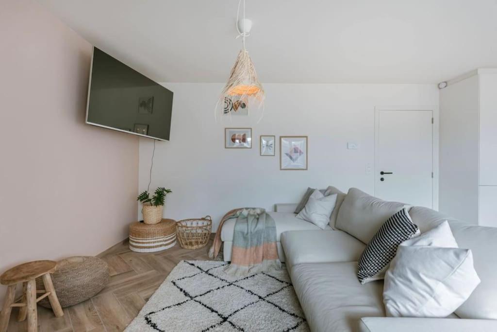 Juan - Stijlvol Appartement Met Uitzicht Op De Kaai Ostend Exterior photo